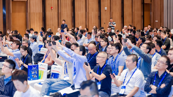 宏图优配 行业首创！沃格光电以“全玻璃多层互联叠层方案”引领国产AI芯片封装新航向